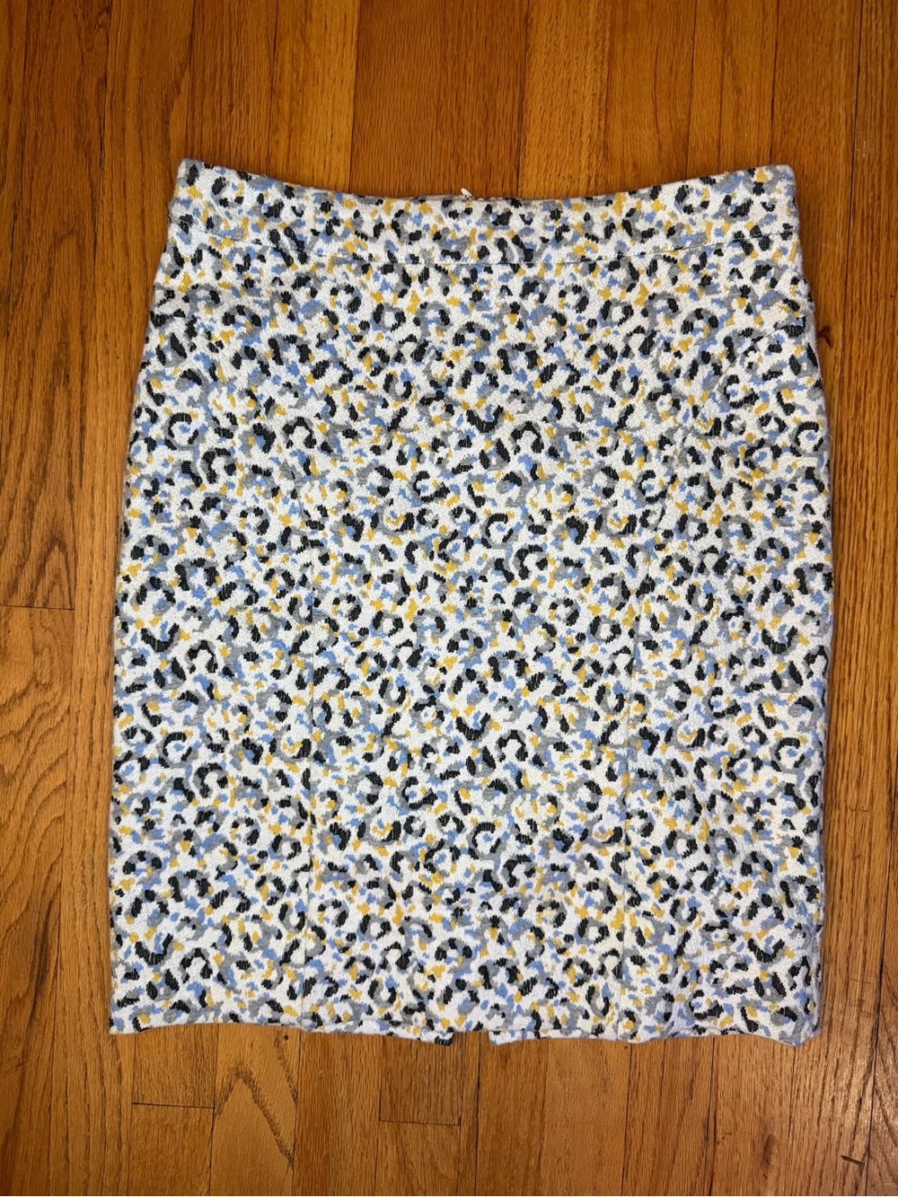 MAEVE - Anthropologie Printed Leopard-Pattern Pencil Skirt in White and Blue